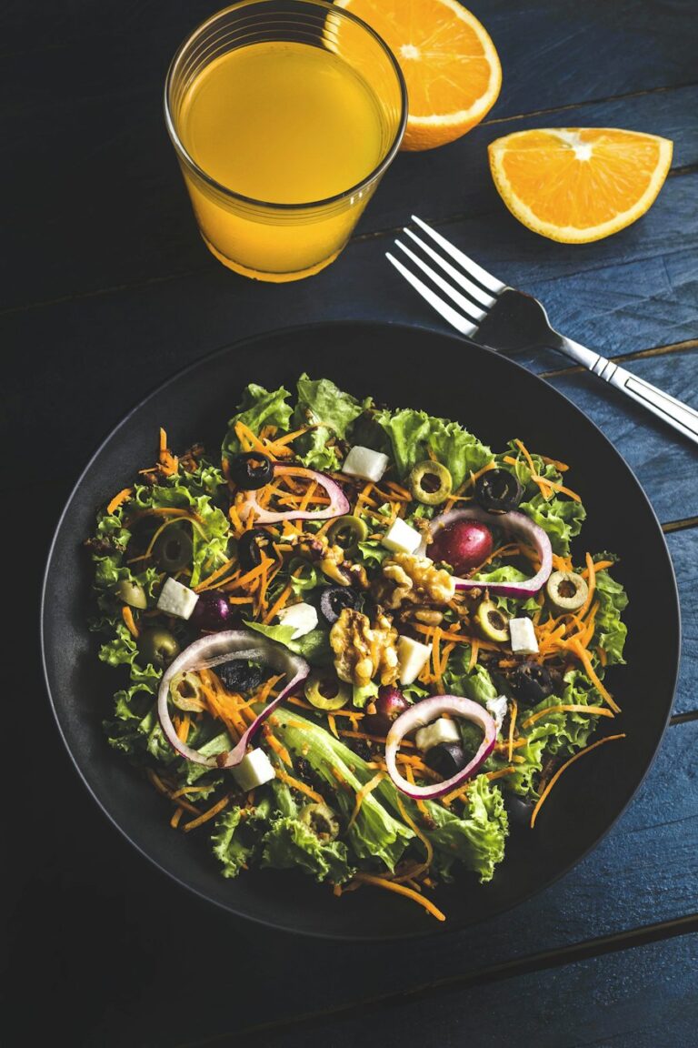 Frisk salat med grøntsager